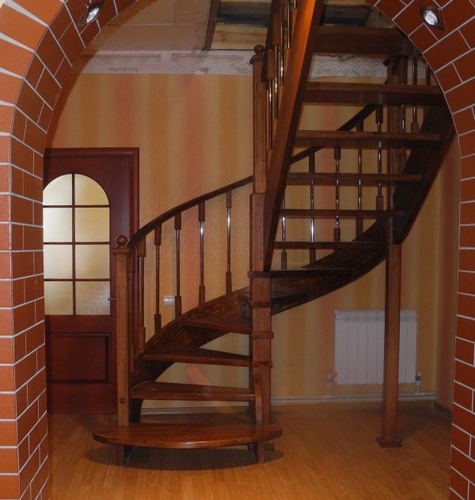 Лестницы из сибирской лиственницы – лучшее решение для практичных людей