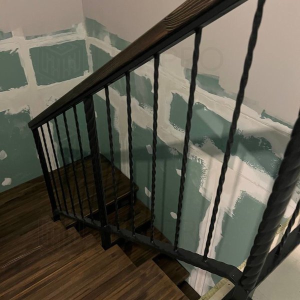 Фото смонтированных лиственных ступеней, купленных у нас. Ступени используются при монтаже лестниц, террас и веранд. Продаём лиственные доски в Краснодаре